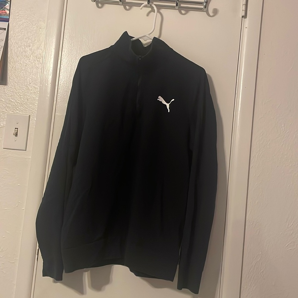 Puma men jacket size  Large Black pullover with zipper!